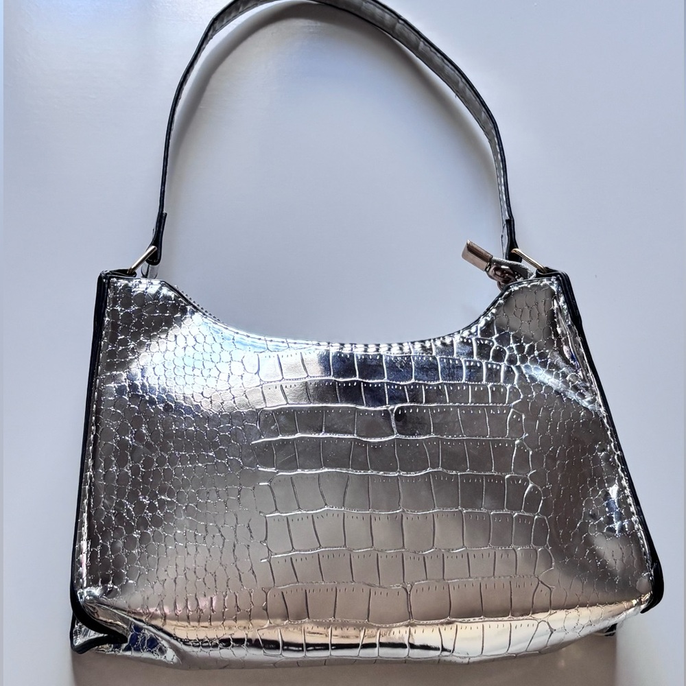 BAGS - Picture 3 of 10